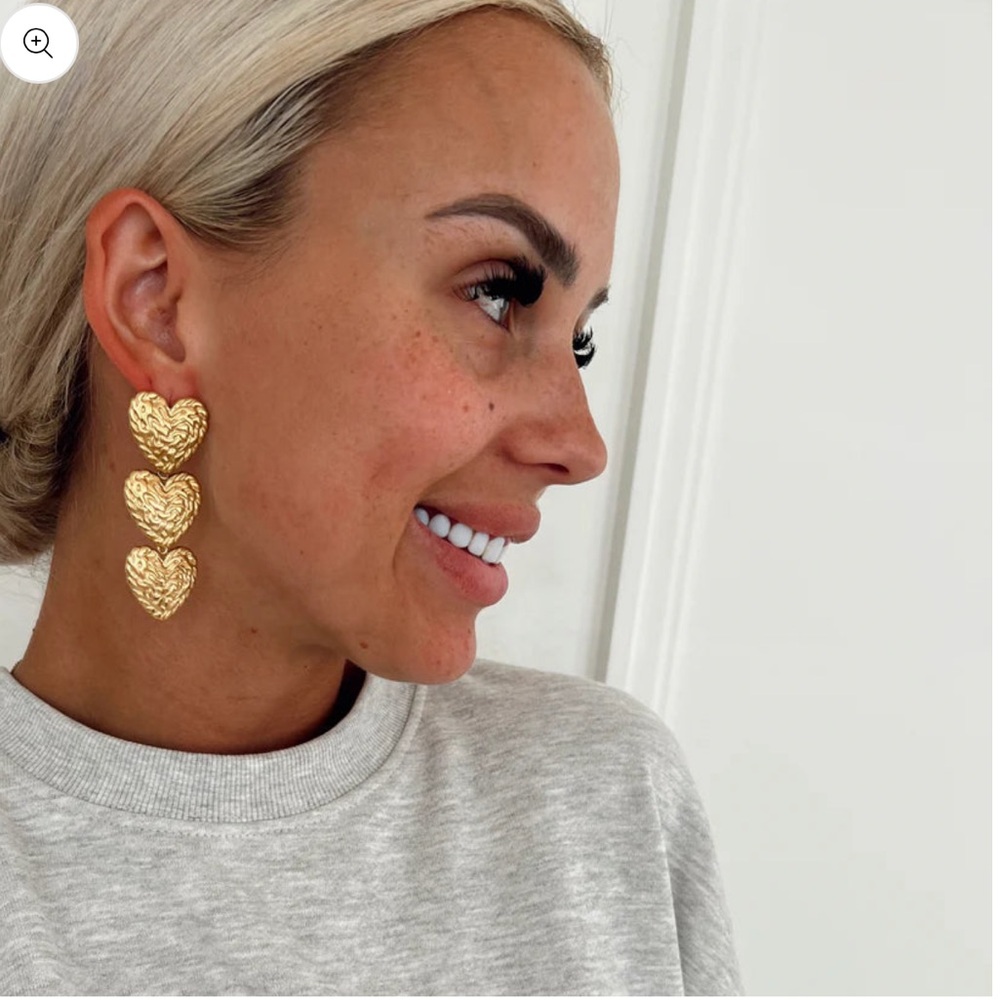 Triple Heart Earrings 💛⚡️